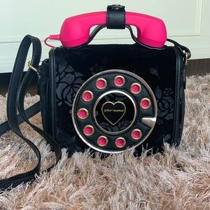 Betseg Johnson Crossbody Bag